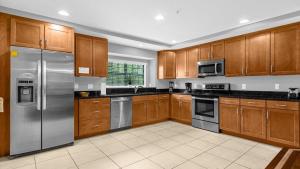 Sunny Stay in FL - 4-Bedroom Townhome by Disney!