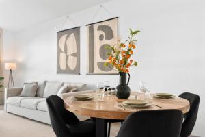 Beautiful 2-bedroom apartment near center and beach