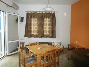 Sea View And Mountain View Apartment For 4 People