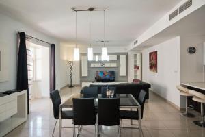 King Bed Balluta Bay En Suite&Private Balcony