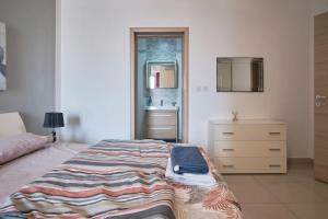 King Bed Balluta Bay En Suite&Private Balcony