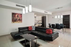 King Bed Balluta Bay En Suite&Private Balcony