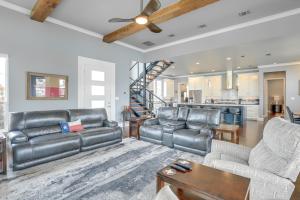 Gorgeous Granbury Lake House with Hot Tub and Dock!