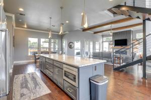 Gorgeous Granbury Lake House with Hot Tub and Dock!