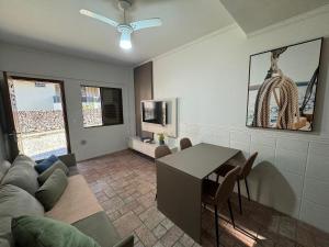 A27 - Apartamento de 02 suĆtes no centro.