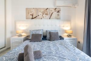 Sunny 2BR in resort with 3 pools, restaurant, gym and playground