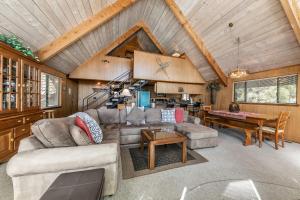 4BR Tahoe Retreat in Prime Location