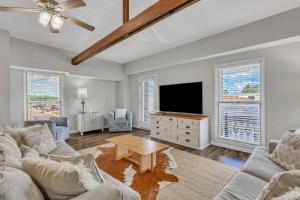 Penthouse Loft- Balcony Over Downtown Statesboro