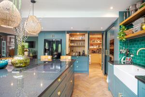 Heaver House - stunning, large 5Br home nr tube and tooting common