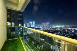 Apartment 1015 Waves