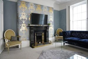 THE HOE, BEAUTIFUL 5-BEDROOM HOUSE, GARDEN, SECURE PARKING, SLEEPs 12