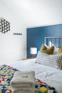 The Marigold PEC Family Farmhouse country escape