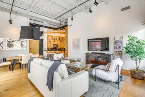 Near Trail Dtwn Eagle Ranch Condo with Balcony