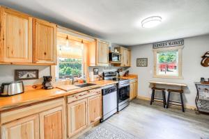 Deck and Scenic View Historic Cabin in Piney Creek!