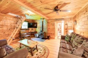 ‘Cardinal Pines’ Cabin on 8 Acres - Dog Friendly!