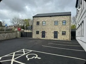 Newly constructed town house next to the canal - Silsden
