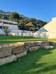 Maisons de vacances Bas de villa avec piscine privee : photos des chambres
