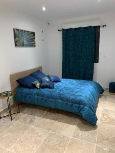 Maisons de vacances Bas de villa avec piscine privee : photos des chambres
