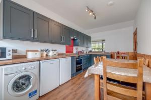 Courtyard Cottages Rose Cottage