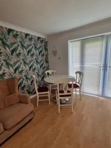 Largess Associates Ltd - 米德尔顿