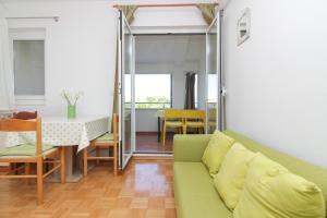 One-Bedroom Apartment with Terrace and Sea View room in Apartment Nin 5805b