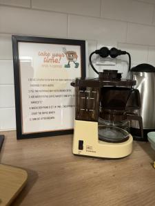 A2 - Prince Room - Warsaw City Haven - Shared Bathrooms - Self check-in