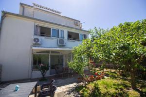 Apartments and rooms with parking space Nin, Zadar - 5805 