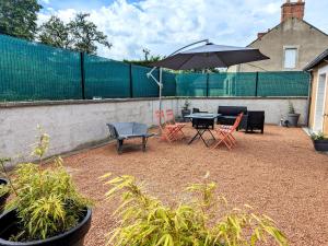 Maison calme et charmante au cœur du Berry, près des sites historiques, avec jardin privatif et parking. - FR-1-591-585