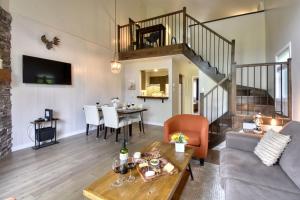 Stunning Condo - View on Lake Tremblant & Mountain