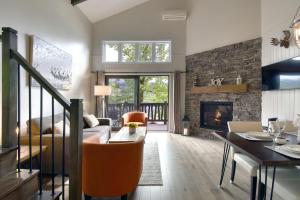 Stunning Condo - View on Lake Tremblant & Mountain