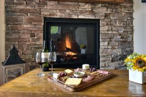 Stunning Condo - View on Lake Tremblant & Mountain