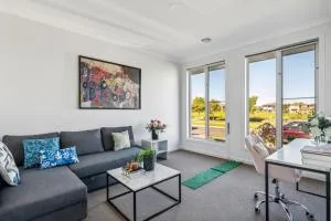 Shine Point Cook - Elegant Home Sweet Home - Пойнт-Кук