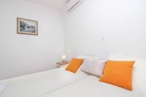 Apartments and rooms with parking space Nin, Zadar - 5805