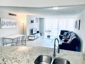 MODERN 2BR 2BA CONDO near AVENTURA! Wi-Fi! Parking