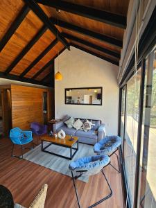 Casa Alrededor de un Pino