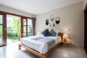 Villa Imbuh 2 - Tropical Oasis 3BR in Central Canggu