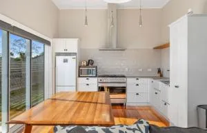 Solstice Escape - Hinakura