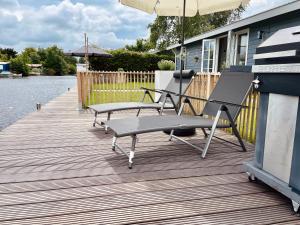 NEW - Waterhouse Linada on a lake near Amsterdam