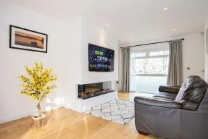 Warm spacious house, free parking, gorgeous garden - 艾纯查姆