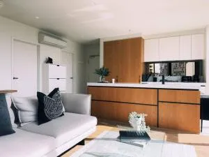 South Yarra Boutique Apartment - Spa & Parking - Richmond