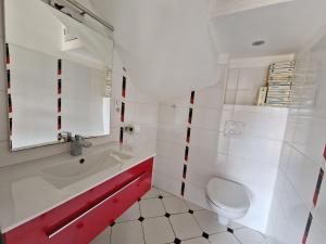 Maisons de vacances Holiday Home on Pink Granite Coast with Sea View : photos des chambres