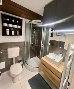 Sport & Sunny Cosy Alpine Retreat 