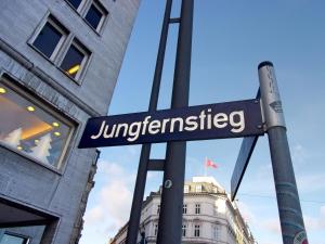 Jungfernstieg Family & Business Apartment