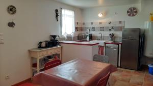 Maisons de vacances Le Petit Mas des Hauts de Beyssan, Maison de vacances avec piscine privative pour 2 personnes : photos des chambres