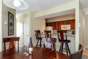 Beautiful 2 King BDR with a Loft Golf Course Condo 5569