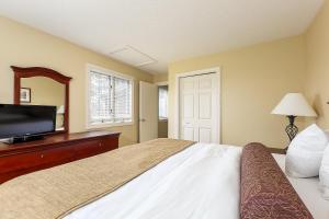 Beautiful 2 King BDR with a Loft Golf Course Condo 5569