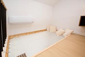 Montsejour - T2 climatisé avec filet et fauteuil suspendu