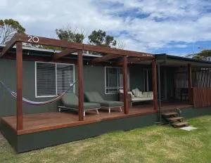 Bower by the Sea - Айленд-Бич