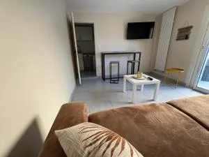 Nouveau Appartement PEROLS rénové en 2024 - 佩罗勒