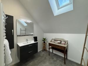 Maison charmante avec piscine et climatisation à Haut-Bocage - FR-1-489-516